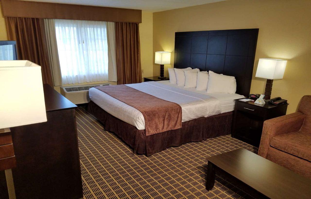 Quality Inn & Suites Morgantown - University Area Bagian luar foto