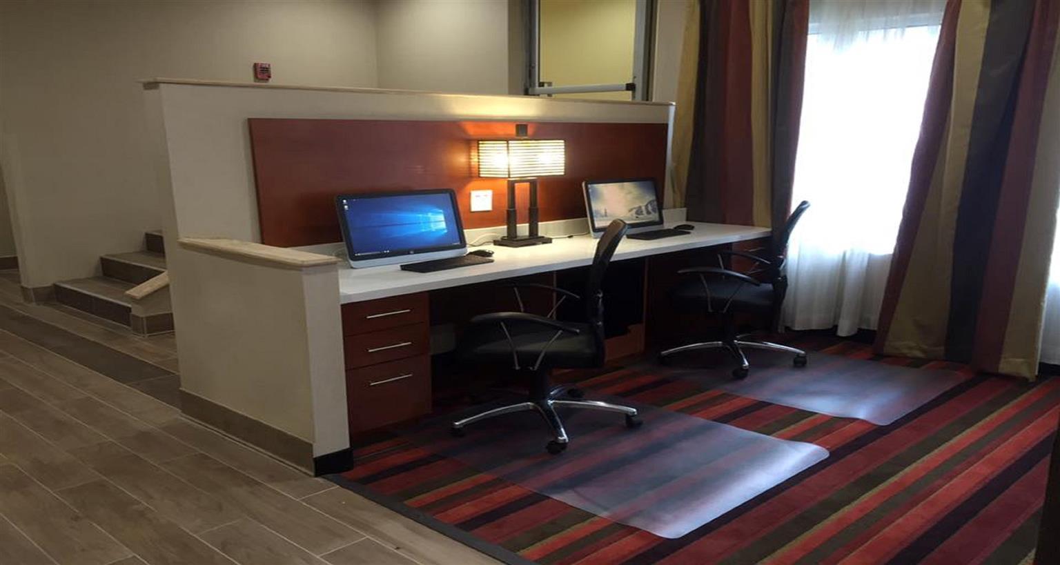 Quality Inn & Suites Morgantown - University Area Bagian luar foto