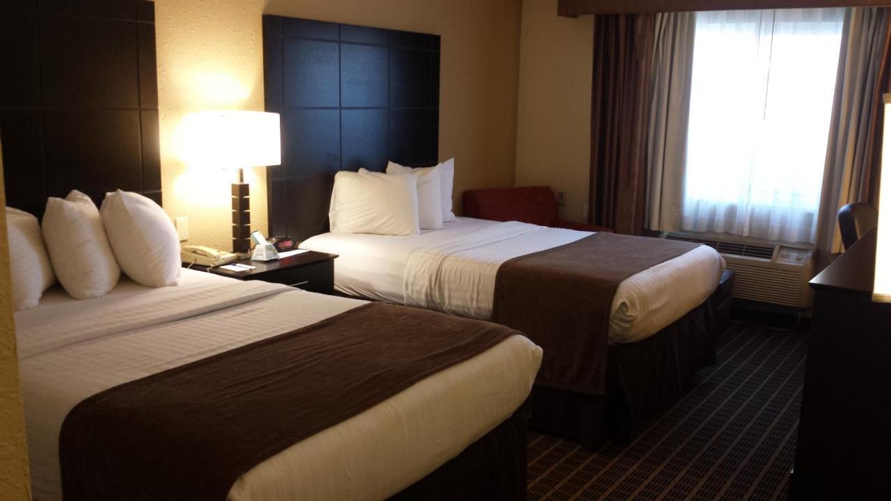 Quality Inn & Suites Morgantown - University Area Bagian luar foto