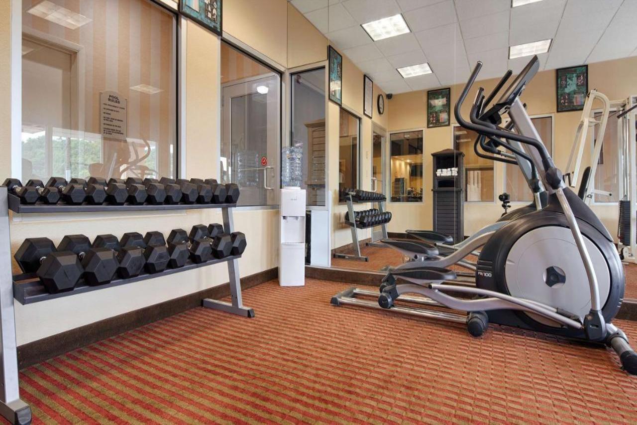 Quality Inn & Suites Morgantown - University Area Bagian luar foto