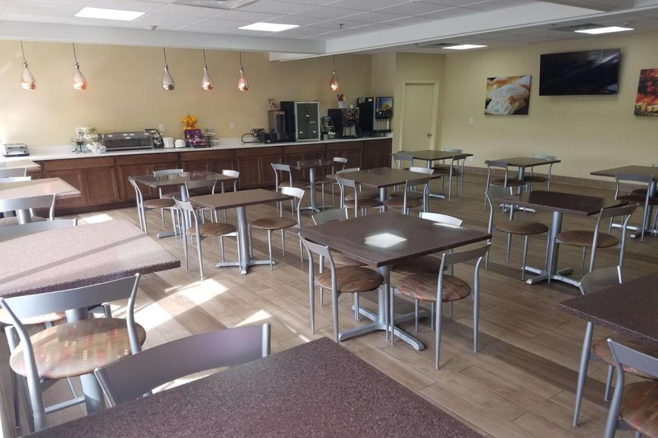 Quality Inn & Suites Morgantown - University Area Bagian luar foto