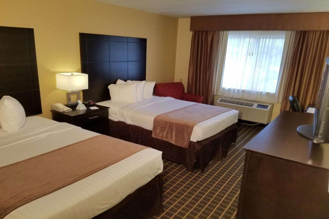 Quality Inn & Suites Morgantown - University Area Bagian luar foto