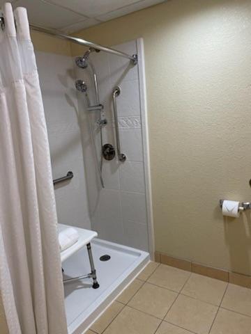 Quality Inn & Suites Morgantown - University Area Bagian luar foto