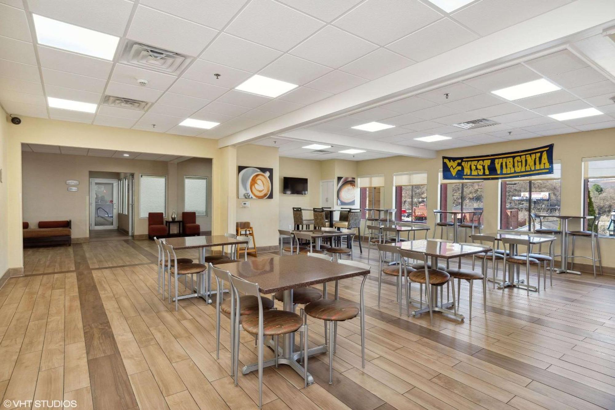 Quality Inn & Suites Morgantown - University Area Bagian luar foto